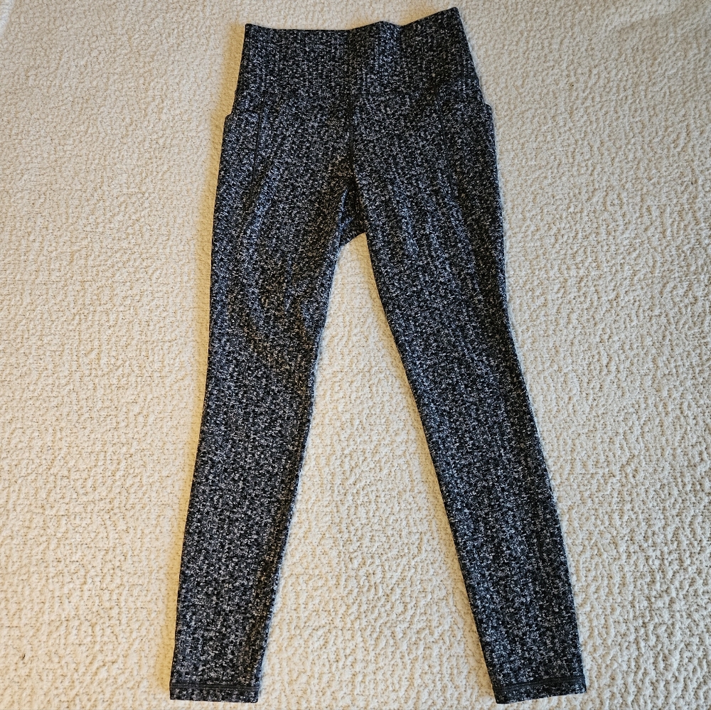 Athleta Salutation Black and Gray Textured Pocket Leggings 25" Inseam